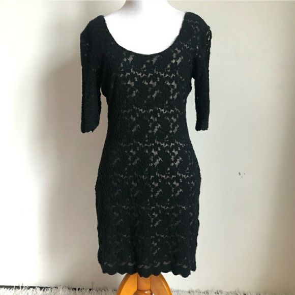 Nell Fantasia Lace Dress - Picture 4 of 8